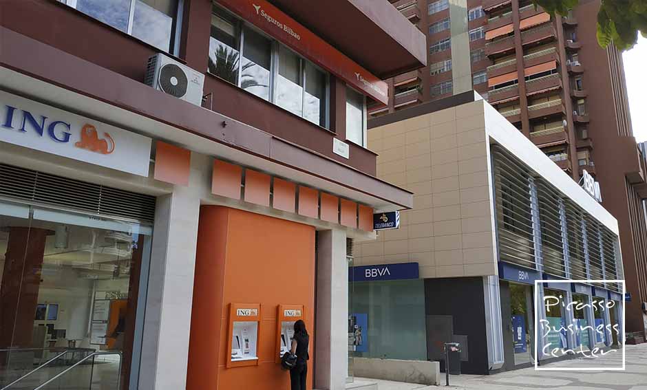 بنك ING, CaixaBank, BBVA, Abanca, التأمين Bilbao, Unicaja, Caja Rural de Granada, Ges آمنة, تأمين Aegon, قنصلية الاكوادور, Juan Rojano Trujillo محامون, Villanueva المستشارين, مستشارون M+C, Jiménez مستشارون ومستشارون, Villasclaras للاستشارات, Procusan العقارات